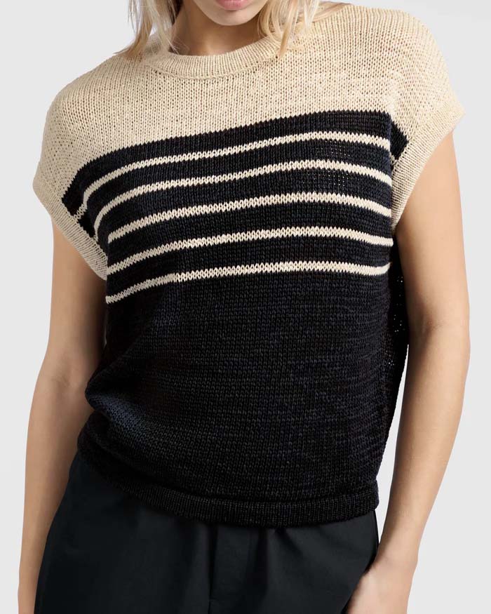 sleeveless-knitted-top-with-stripes_9fafc922-5d7f-4e6e-8b40-71b2a7d1fca5