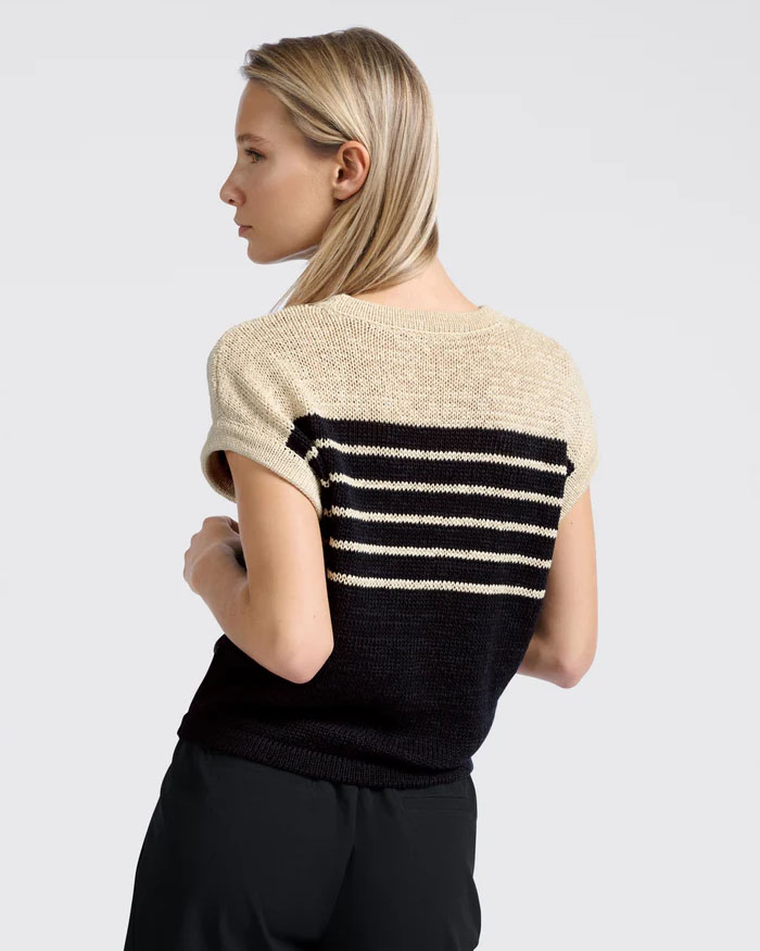 sleeveless-knitted-top-with-stripes_c3ff66af-9eab-4525-9137-83009be2da76