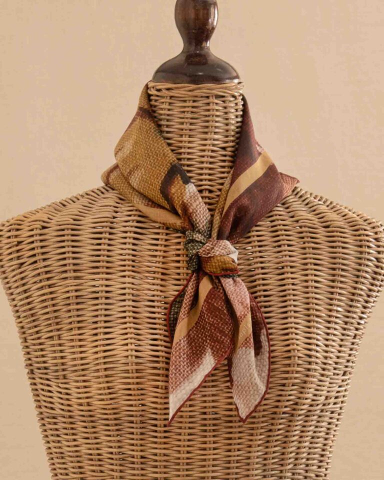 Light_Dusty_Bloom_Scarf-Light-TN240257-Bordeaux-2