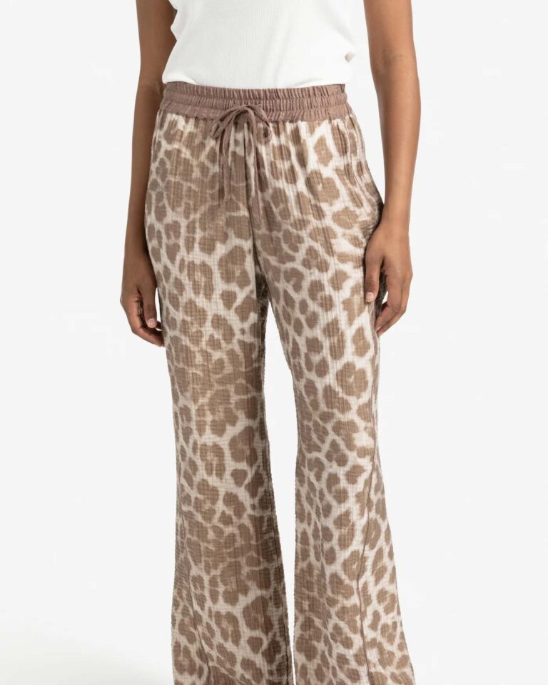 airy-leopard-print-trousers-with-wide-legs_3613e37a-6c5e-4735-a2d6-3c40c067b5c7