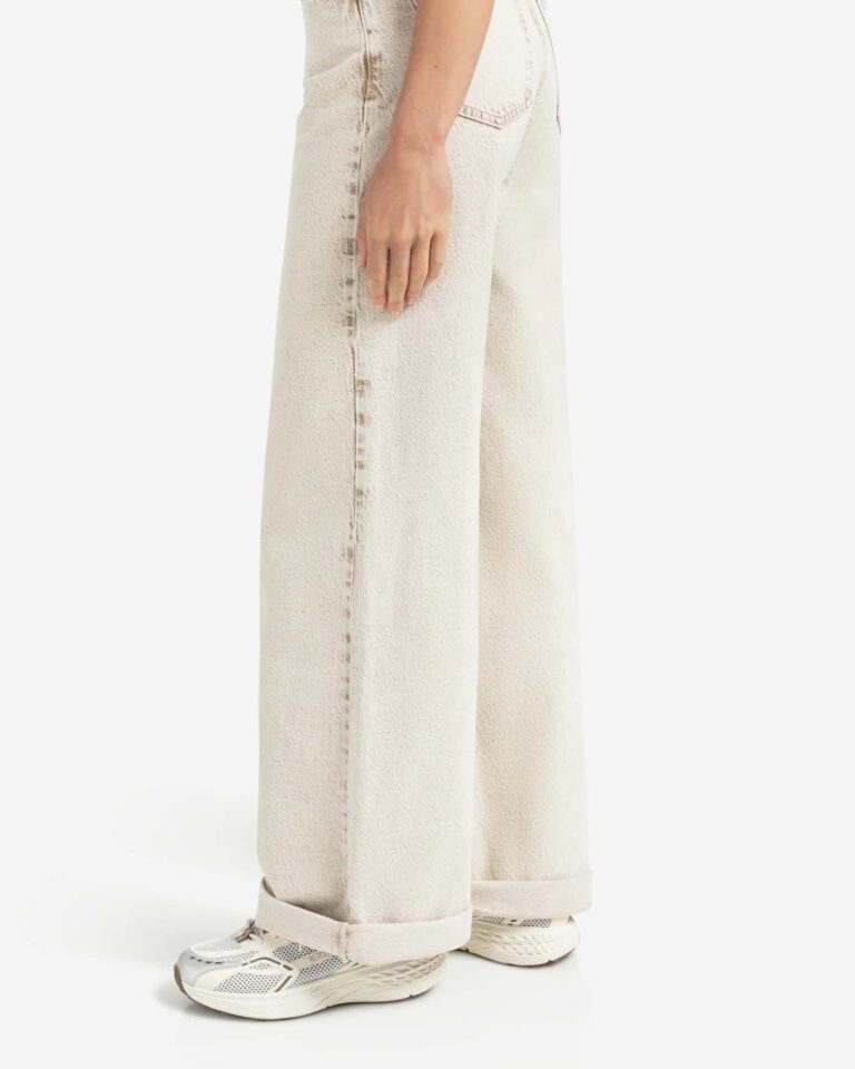 loose-fit-denim-with-wide-legs-and-turned-up-hem