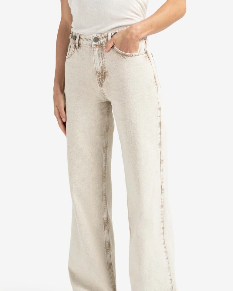 loose-fit-denim-with-wide-legs-and-turned-up-hem_cf6e7b4c-238f-4e63-afcc-752c5f192f4d