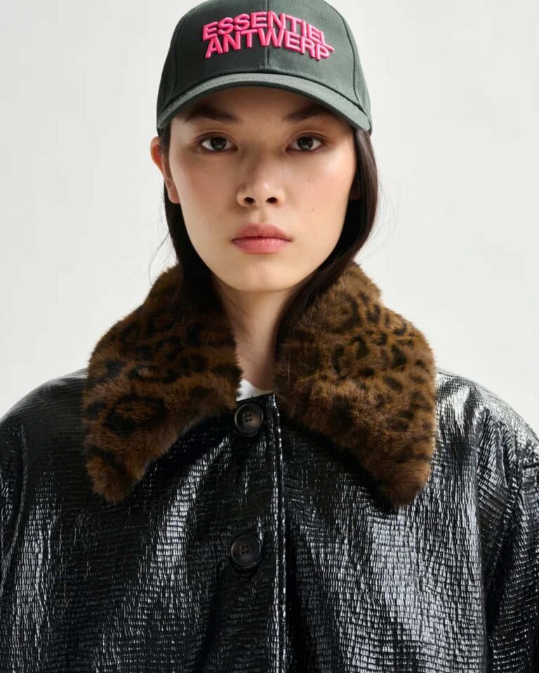 Jas Iom Leopard Essentiel Antwerp lak 2