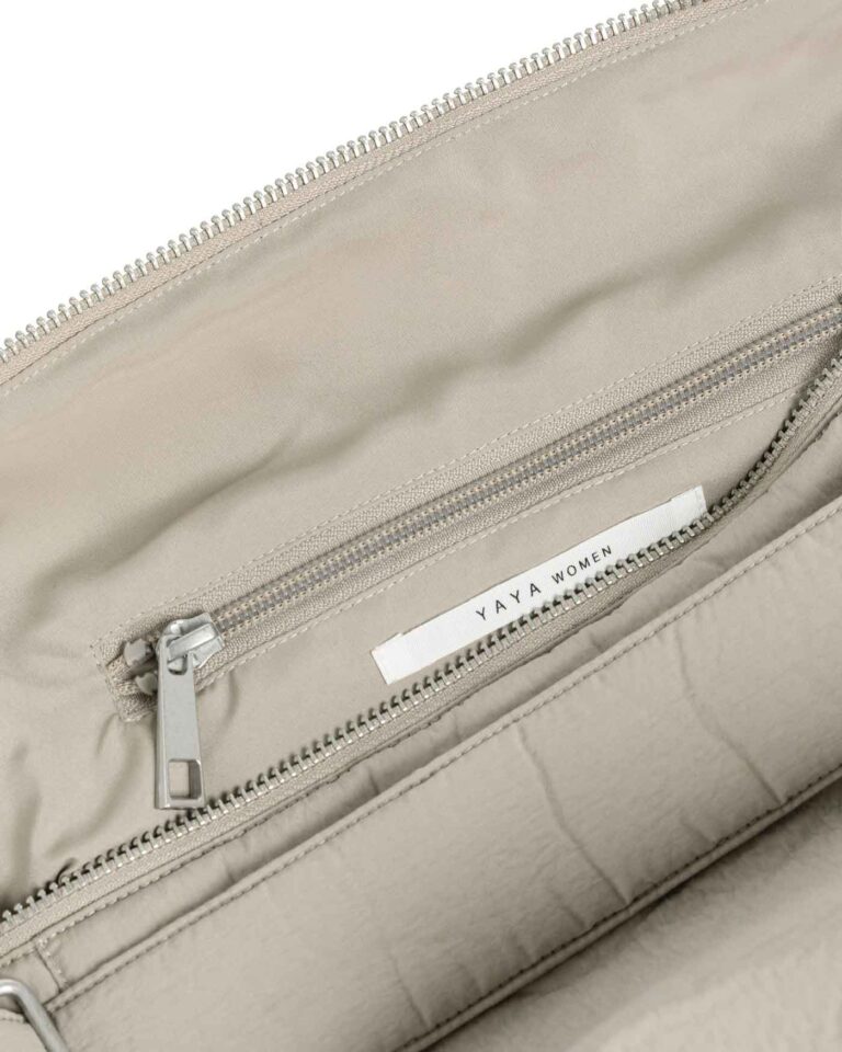 crossbody-bag-with-zip-1_dacb9c87-5718-4218-b0ac-9643e2b368e8
