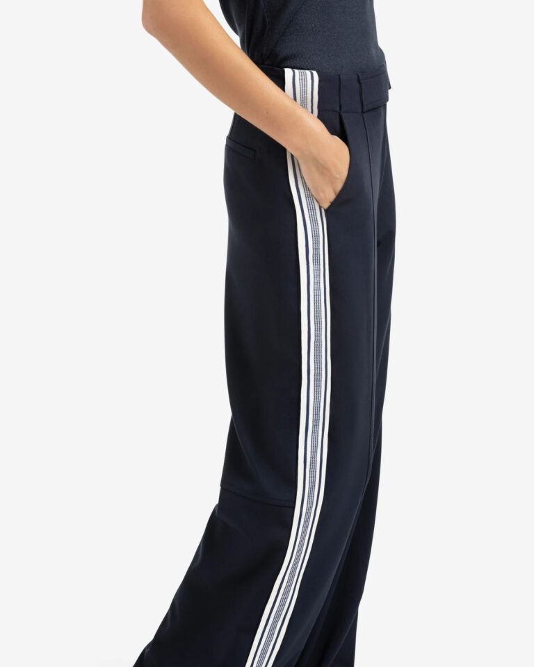 high-waist-trousers-with-side-stripes_127e2aa7-3a97-42de-9898-4631741bb886