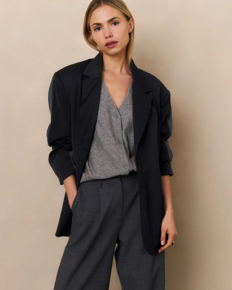 knitted-gilet-with-v-neck-and-asymmetric-buttoning-1_189d7c61-15ef-425e-b130-681ba4f8f719