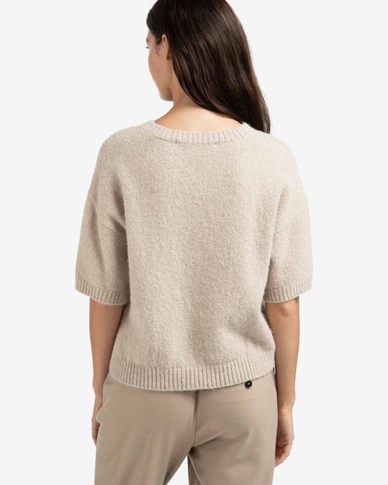 knitted-short-sleeve-sweater-with-artwork-1_9fe72a24-f418-49a7-bdd6-b0f53d0363fa