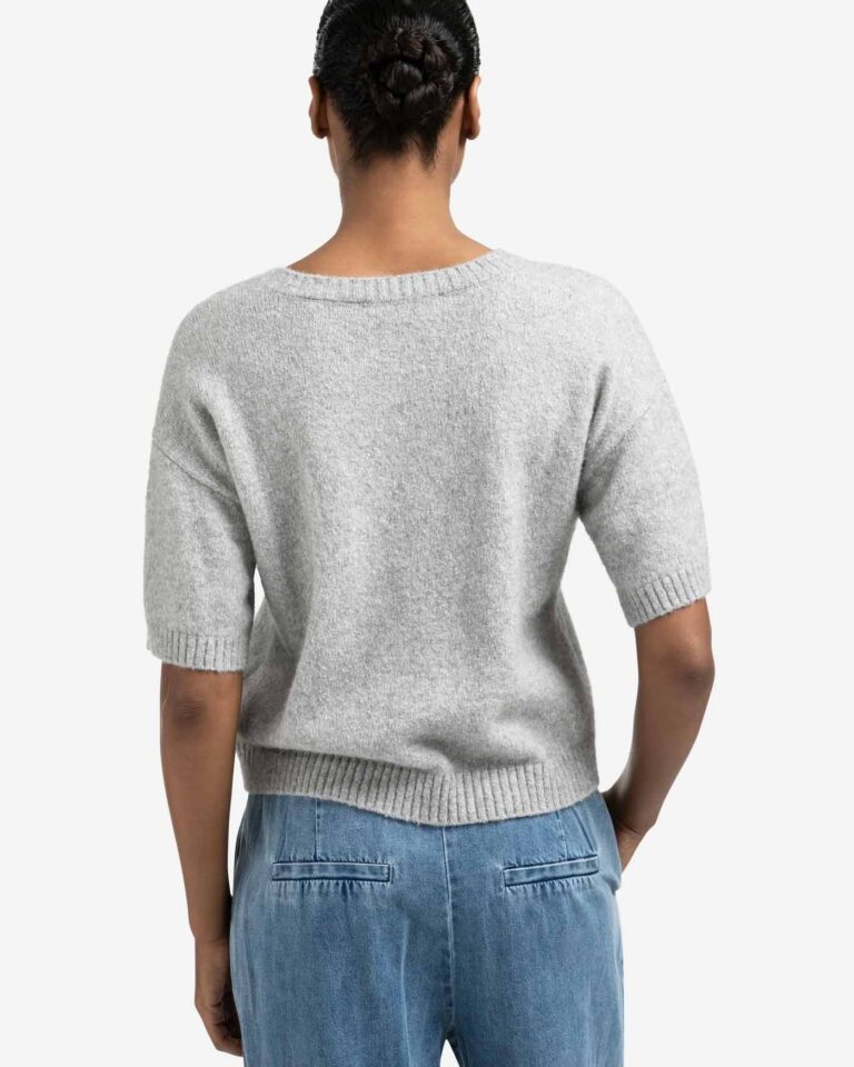 knitted-short-sleeve-sweater-with-artwork