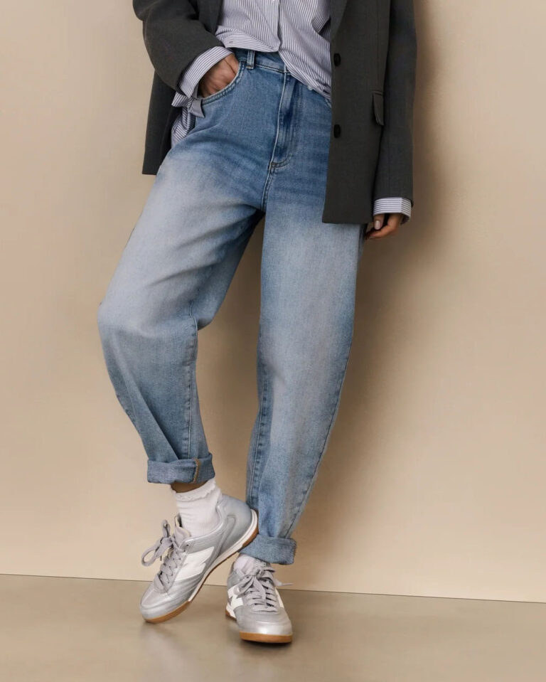 loose-fit-jeans-with-high-waist_cf4e4dac-99ed-4437-be5d-c58056bda9a3