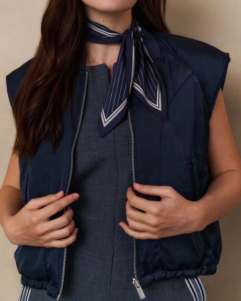 reversible-padded-bodywarmer-with-zip-closure_6c8e0799-1193-4c46-8380-d0d594516da2