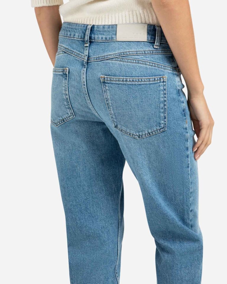 boyfriend-jeans-with-mid-waist-and-straight-legs_4ab82748-c785-4c77-a355-4cd4dac5af07