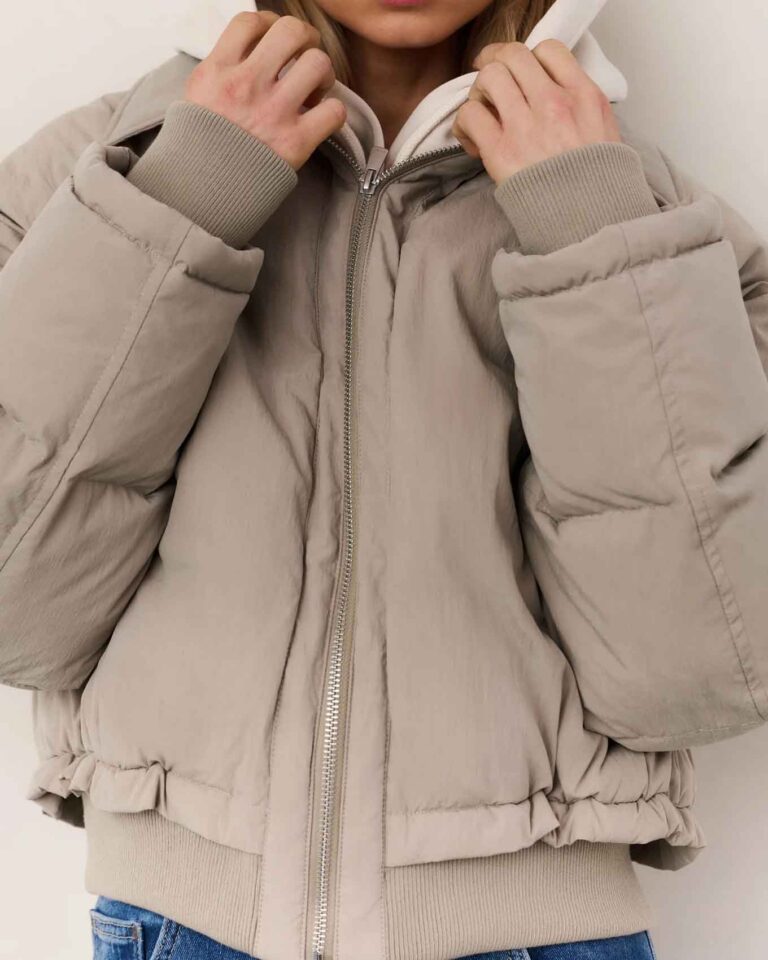 cropped-padded-jacket-with-ribbed-cuffs-1_1fca3ef5-403b-4fca-8e16-ce228218a5d7
