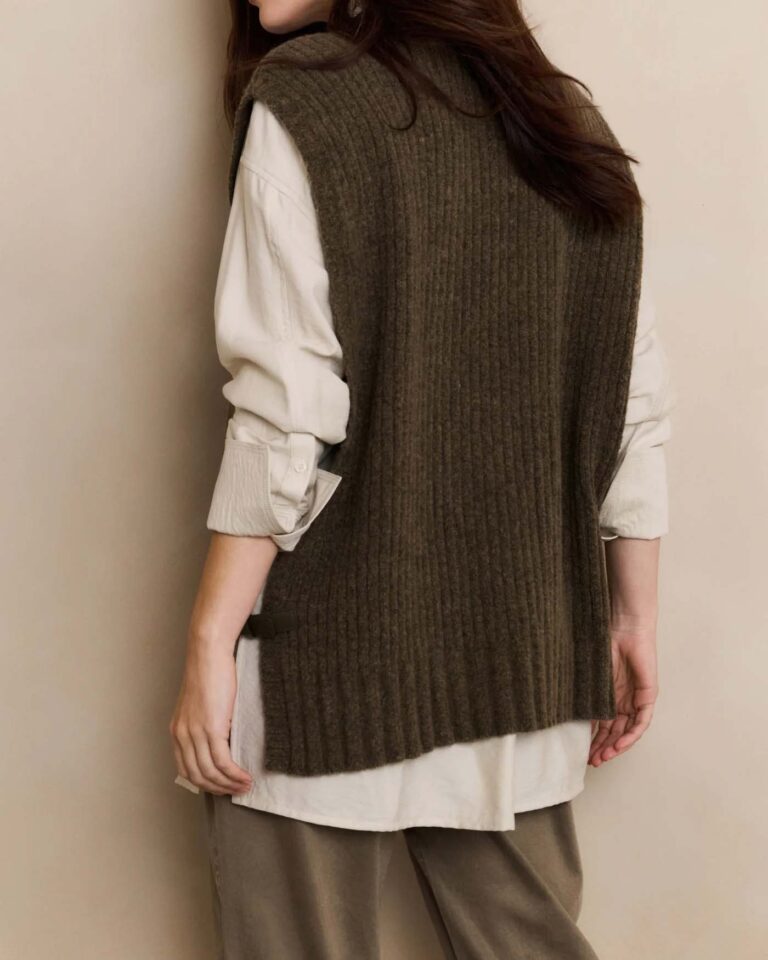 ribbed-sleeveless-sweater-with-side-buckles