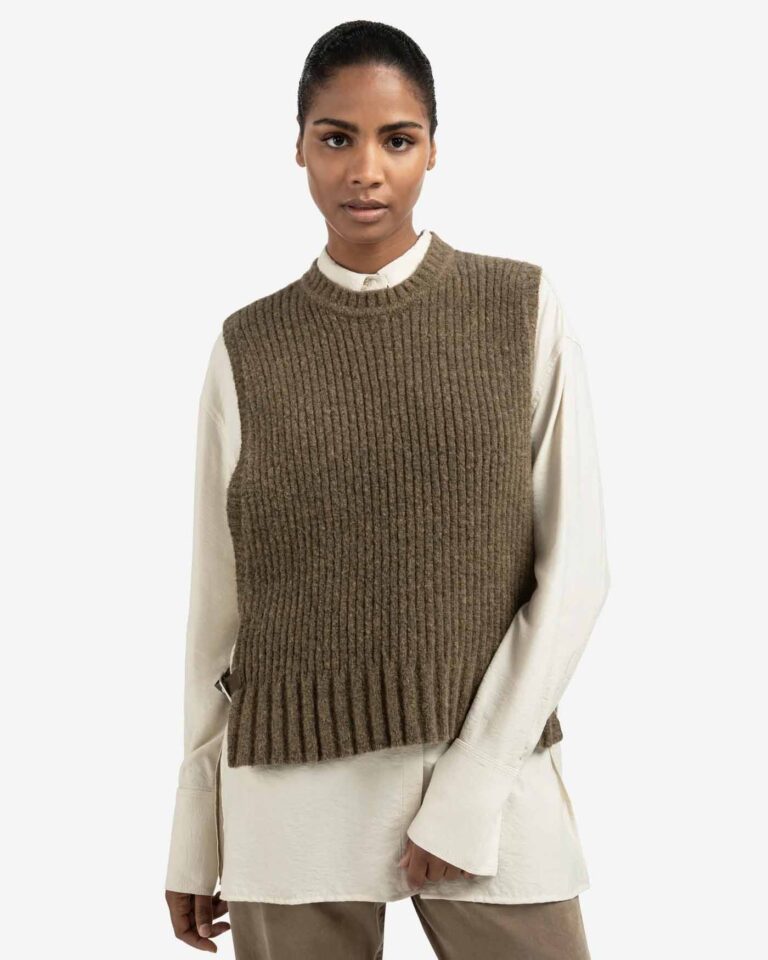 ribbed-sleeveless-sweater-with-side-buckles_7959421c-b7cb-47c5-ab68-65dcd2cdee1d