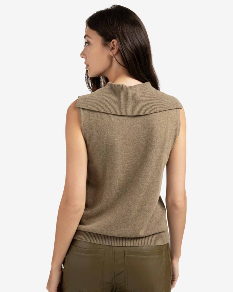sleeveless-knitted-top-with-collar-and-button-placket_d512b5a6-fb1c-452d-9d6f-8502afc2807e