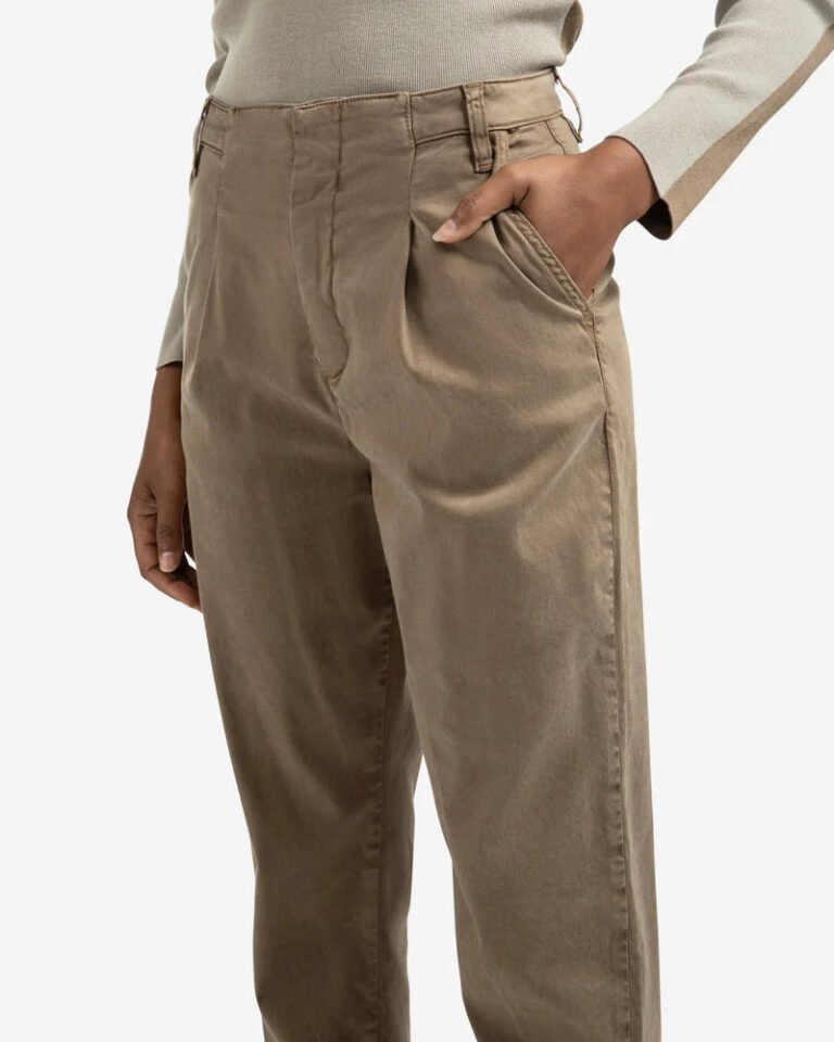 trousers-with-pleats-and-chino-pockets_05880bbe-1ab3-4d8d-8b98-9774ded4704f