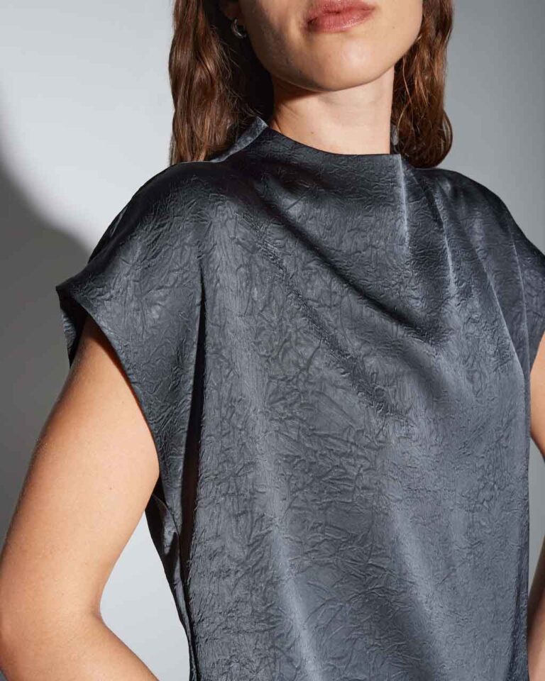 grijs_satijnen-blouse_dames_zirken_someday_detail-1