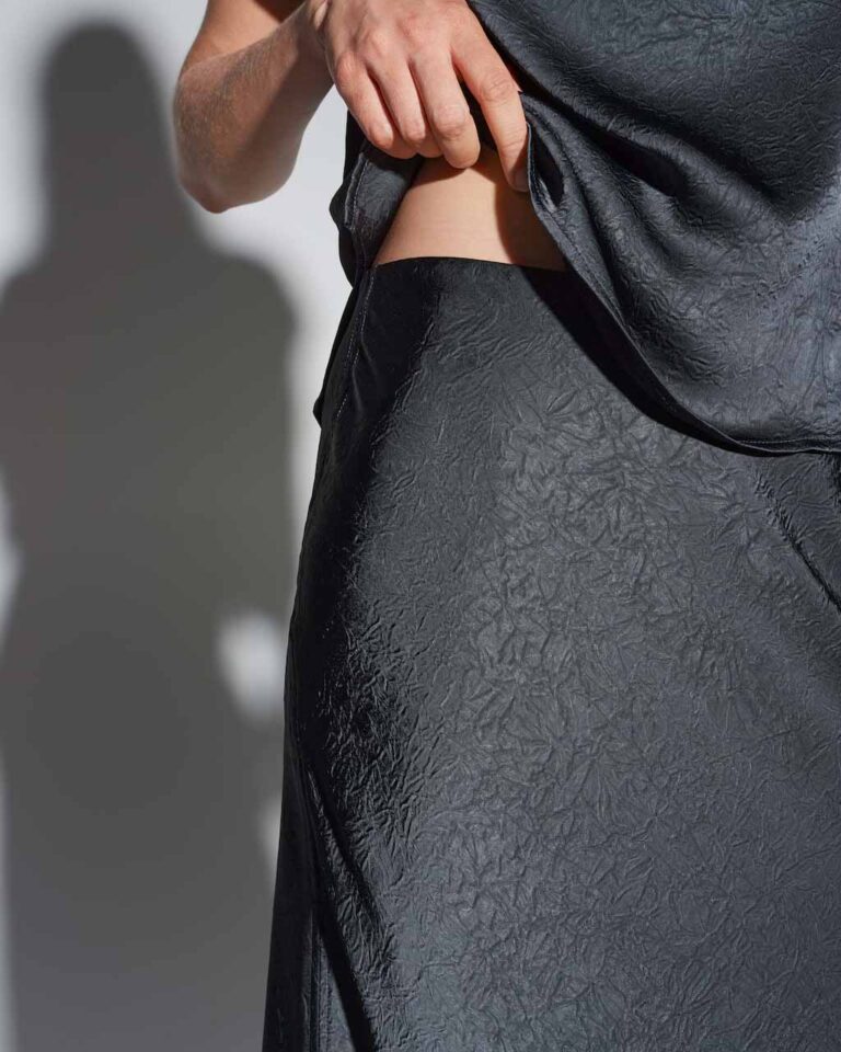 grijs_satijnen-rok_dames_odini-delight_someday_detail-1