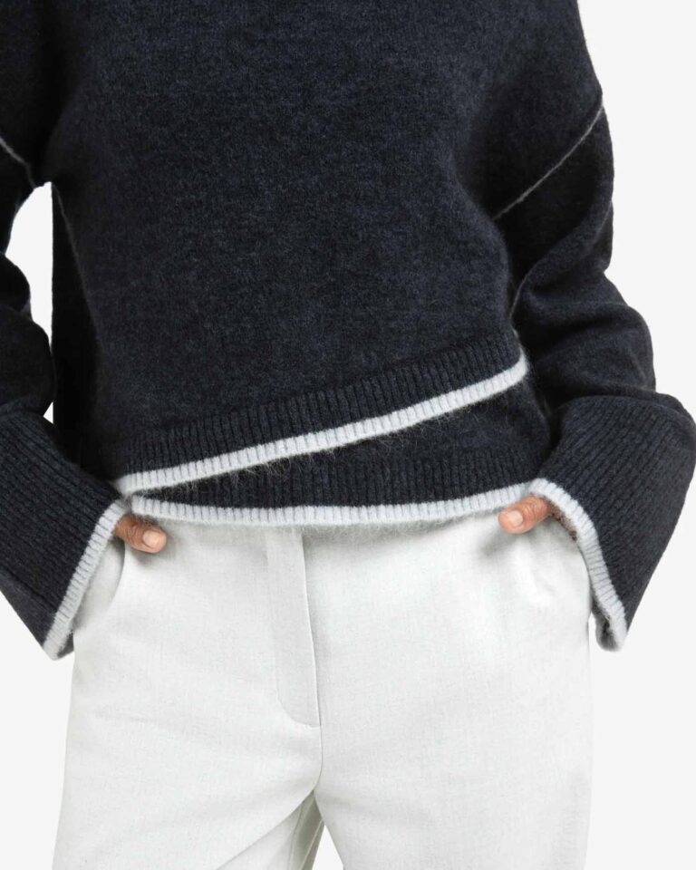 knitted-sweater-with-contrasting-lines_cbae7484-947d-403a-928a-4df9bf8dbbcd