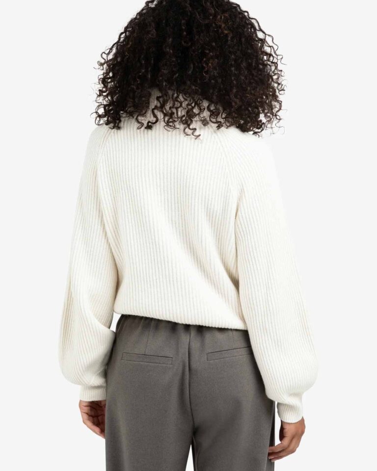 knitted-sweater-with-wide-collar-and-balloon-sleeves_ba7d0975-cdbc-4873-90ce-eb8993340424