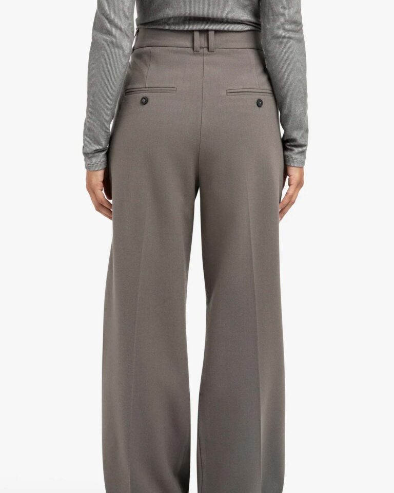 soft-woven-trousers-with-pleats-and-wide-legs_20254d46-b4f0-4e9e-a03c-abe0ba0c760d