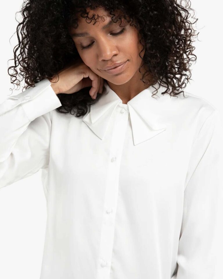 blouse-with-bow-detail-in-the-collar_662faf41-a0f4-4db5-968c-c1643bb89876