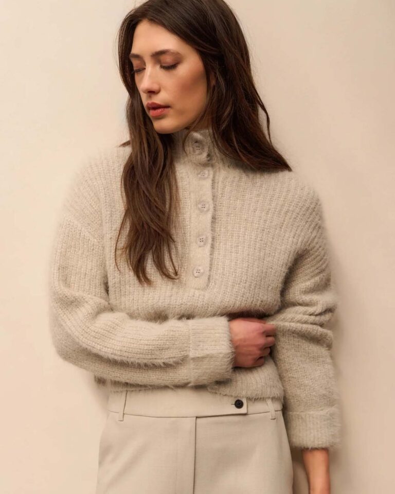 fluffy-cropped-sweater-with-stand-up-collar-and-buttons_e2121f3b-d2fc-47f3-b857-8ce08cdf6c3a