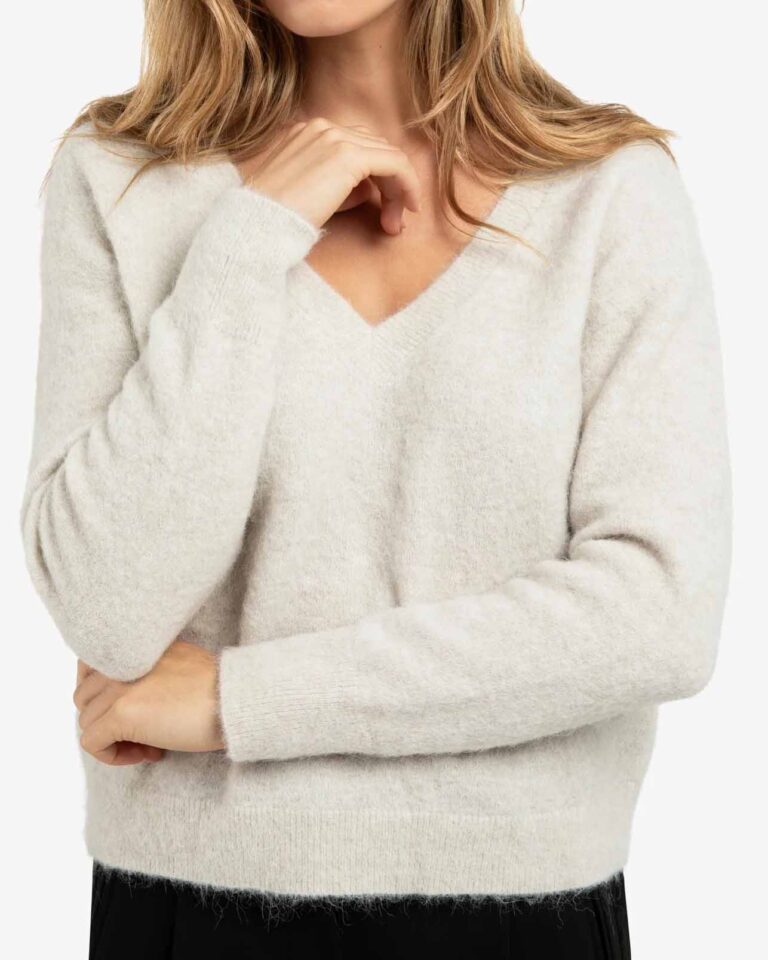 soft-v-neck-sweater-with-long-sleeves_dbe3948b-197c-4d92-8ce7-e59c18caa7cd