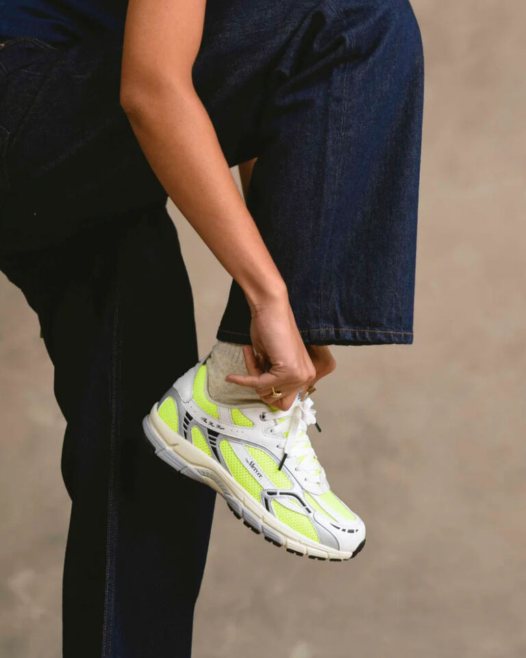 ME261002_152_8_WhiteSilver_Yellow