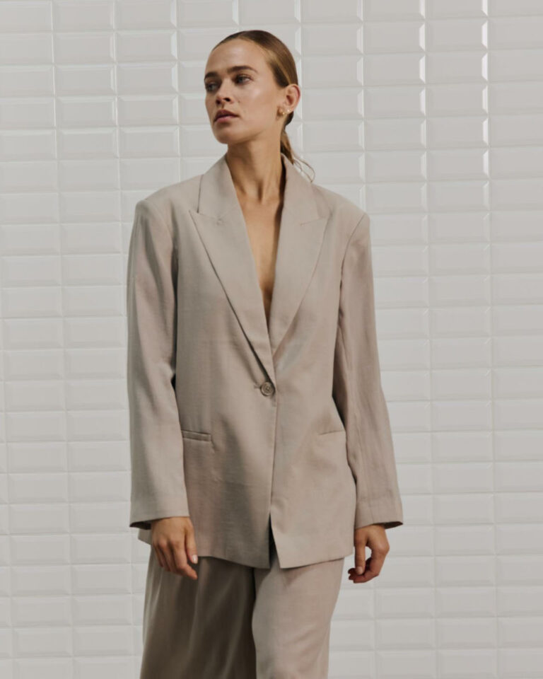 WBLMARLEEN_TAILORED_BLAZER_Grey_Sand15-scaled