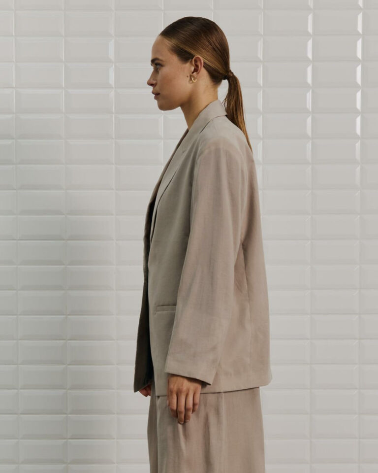 WBLMARLEEN_TAILORED_BLAZER_Grey_Sand4-scaled