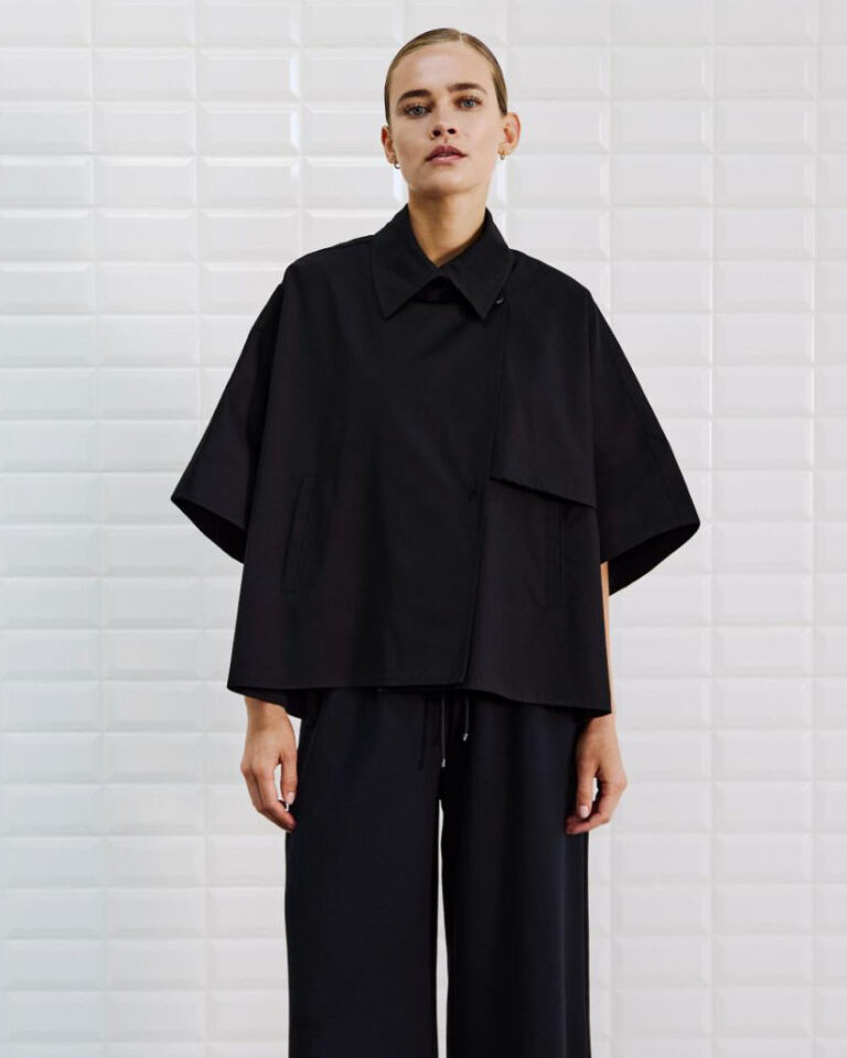 Wblmedusa_Trench_Cape_Black00001-1
