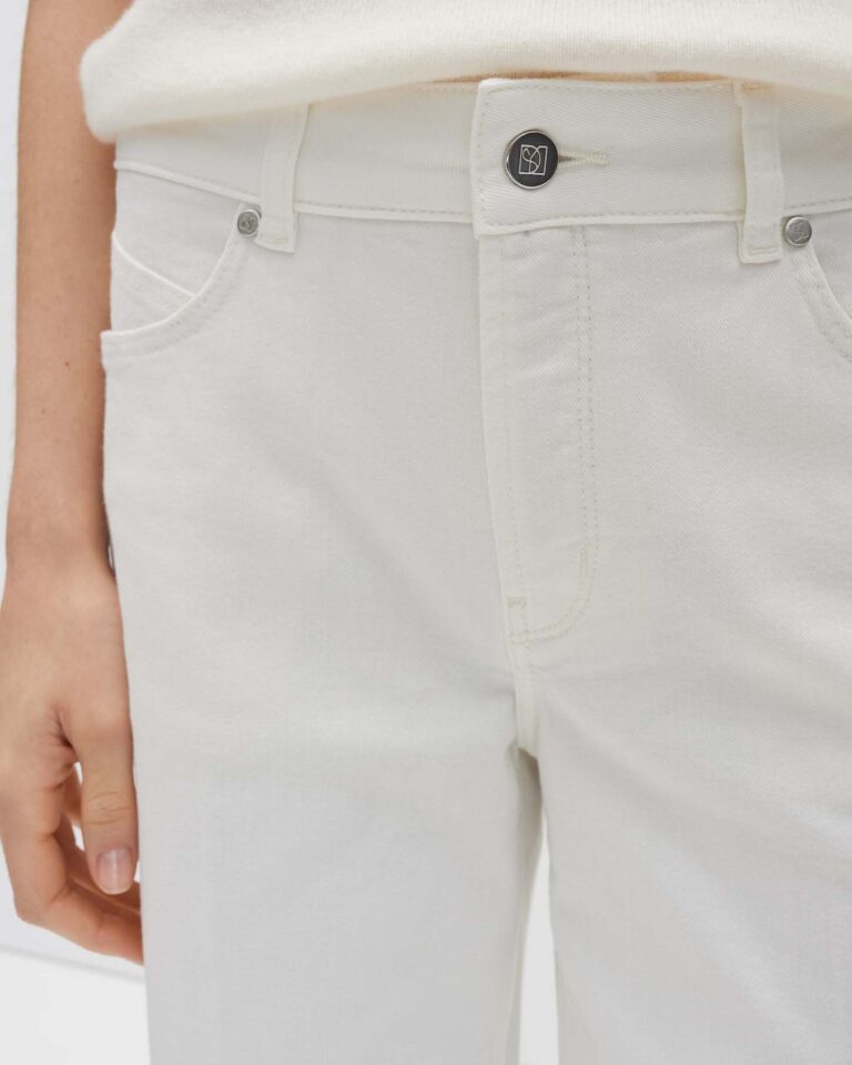 wit_long-flared-jeans_dames_carie-iconic_someday_detail-1_1