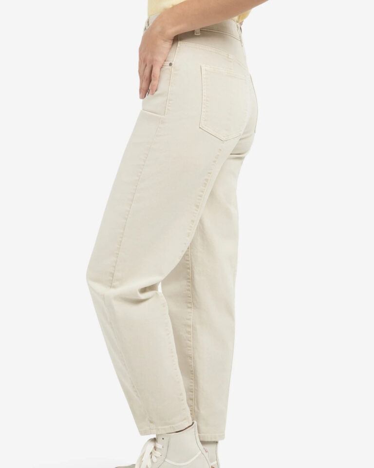 barrel-jeans-with-visible-back-seams-and-soft-wash_148434bf-3d58-476a-a060-0aabc3aa829b