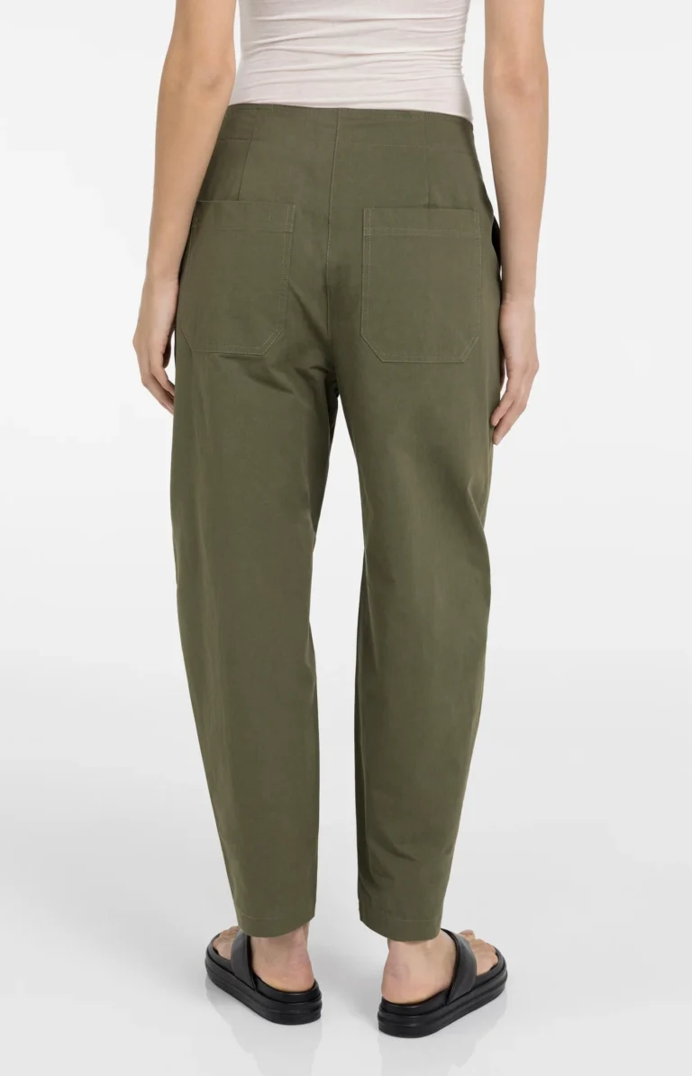 high-waist-barrel-trousers-with-button-detail_6f3ddebf-d2e5-4d90-8536-06b322d1c74b.jpg