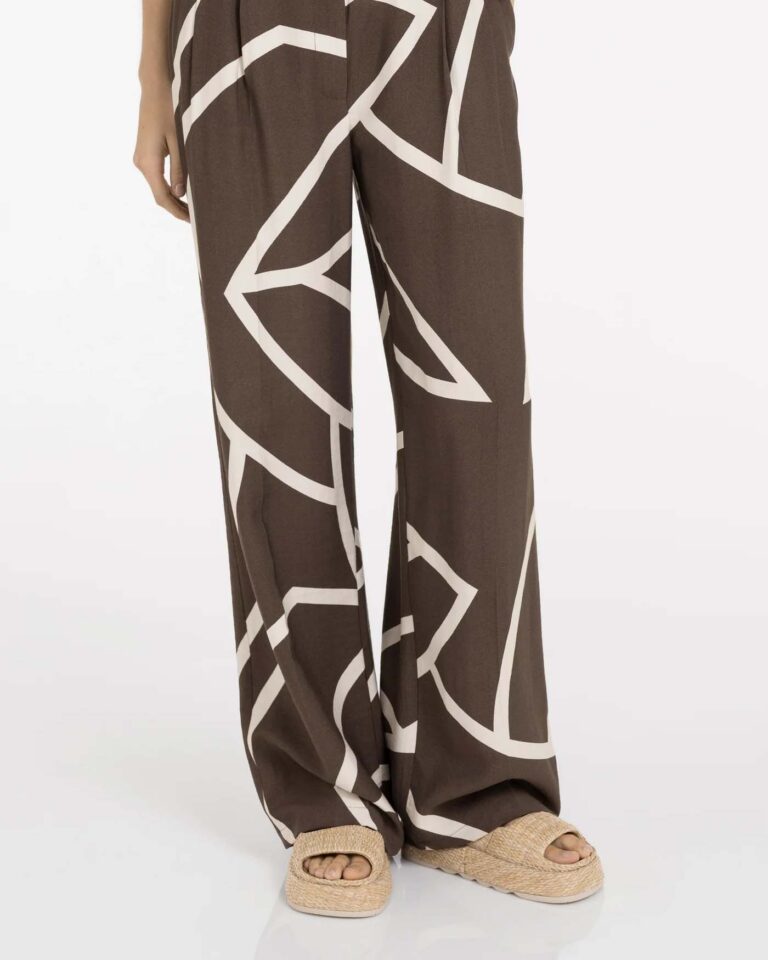 woven-trousers-with-wide-legs-and-print_f688cca7-f522-477f-bd0e-6ddebe899c47