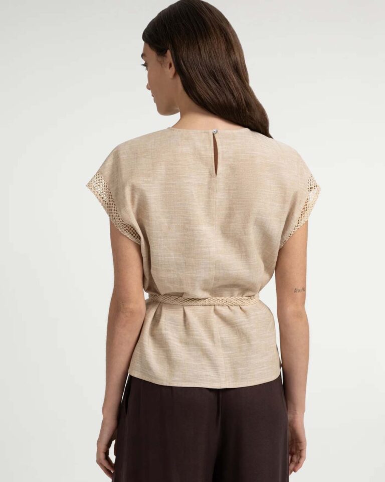 short-sleeve-top-with-crochet-details_bc3851db-a9d3-43ea-adec-2c454166daab