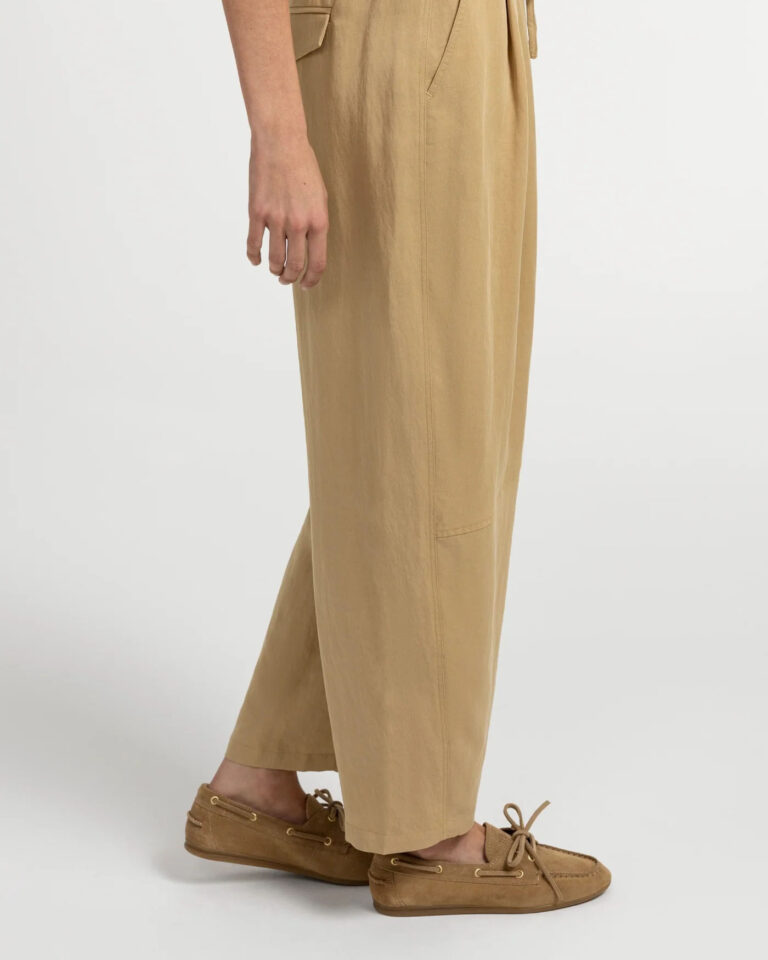woven-barrel-leg-trousers-with-elastic-waist_d1a85990-7a05-4160-8bbb-6a929f821e3c