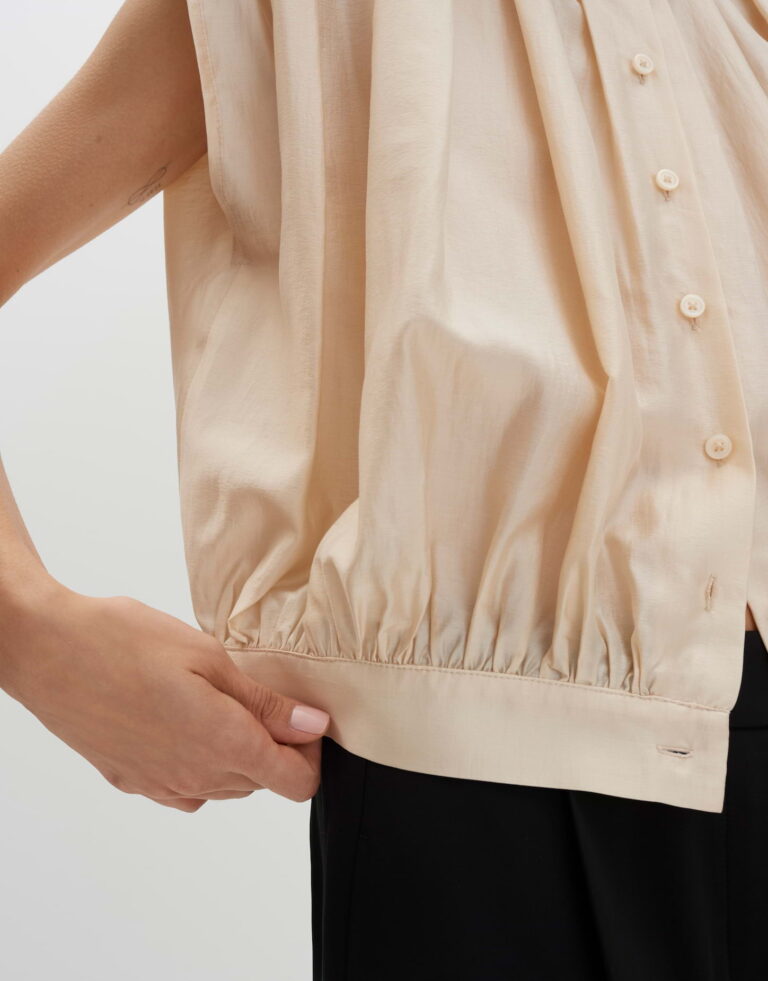 beige_satijnen-blouse_dames_ziola_someday_detail-3