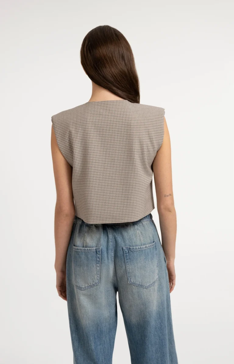 checked-gilet-with-shoulder-pads_8a036b56-d239-4da7-bd68-992c53d4f4f2.jpg