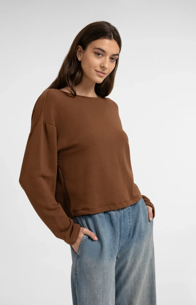 sweater-with-v-neck-and-twisted-detail-at-the-back-2_178fde8c-5516-4a00-aae5-9e38b66e3848.jpg