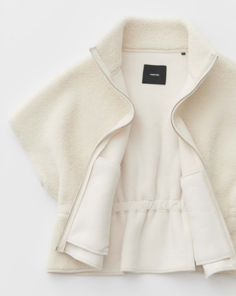 Loose-fit cape in soft teddy fur