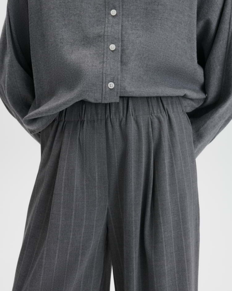 CEVIL PINSTRIPE broek met wijde pijpen en naaldstrepen someday (2)