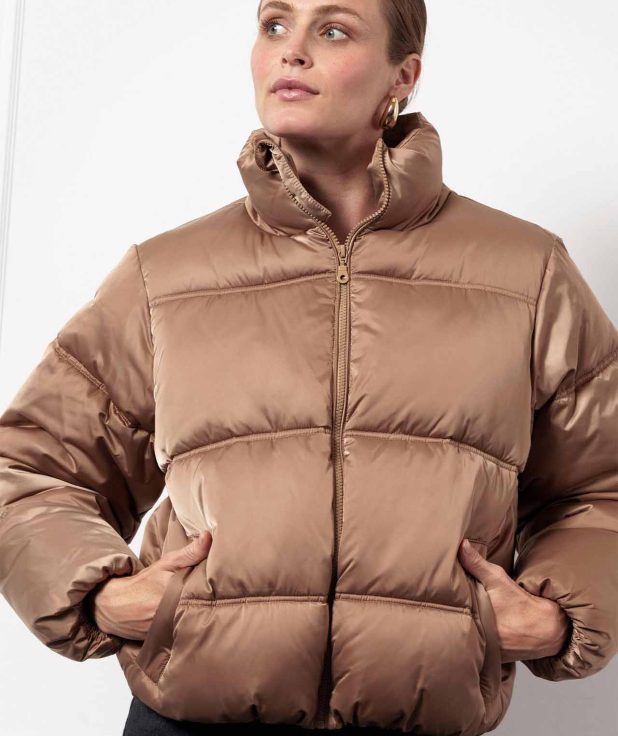 Jas Tess Short Puffer Caramel Studio Anneloes beige