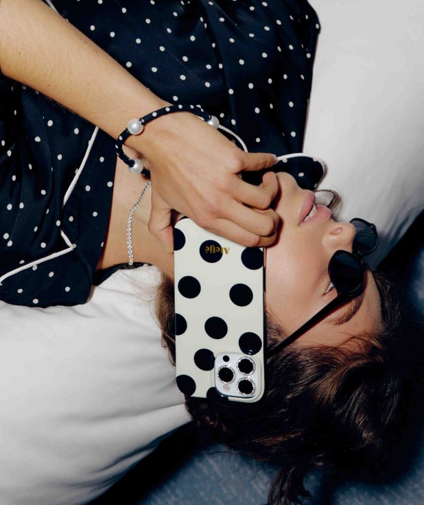 Iphone Case Ivory Polka Dot Ateljé ecru zwart