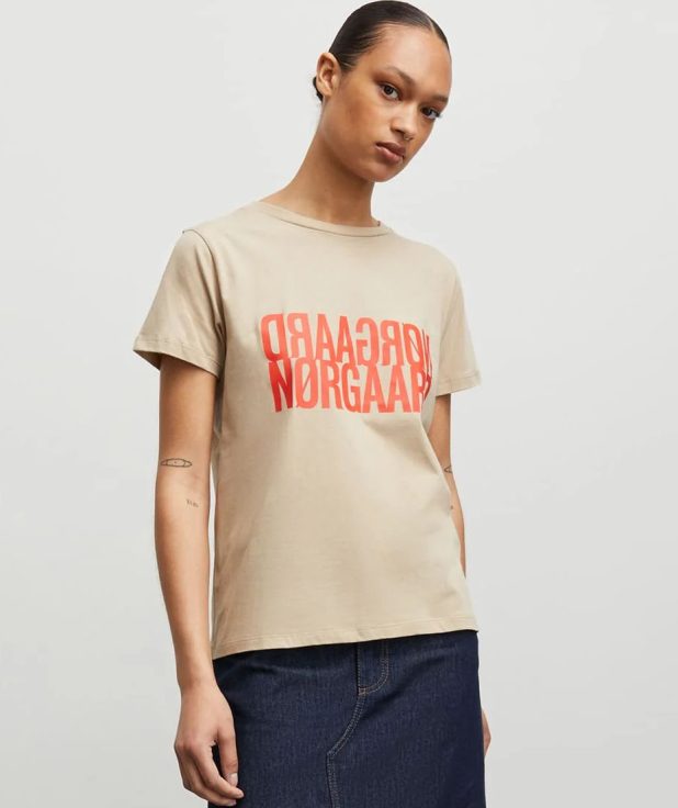T-shirt Trenda Brown Mads Norgaard