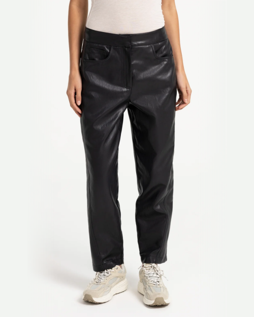 Broek van imitatieleer met taps toelopende pijpen