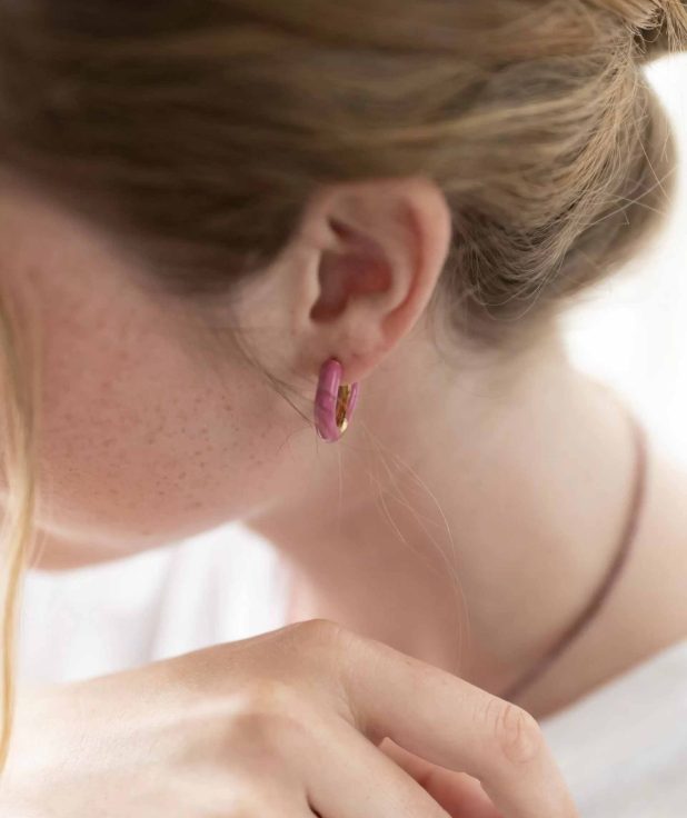 Oorbellen Creolen met emaille Ellen Beekmans