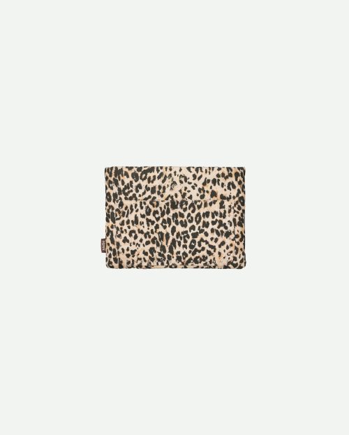 Laptopsleeve-hearmeroar-front_2048x