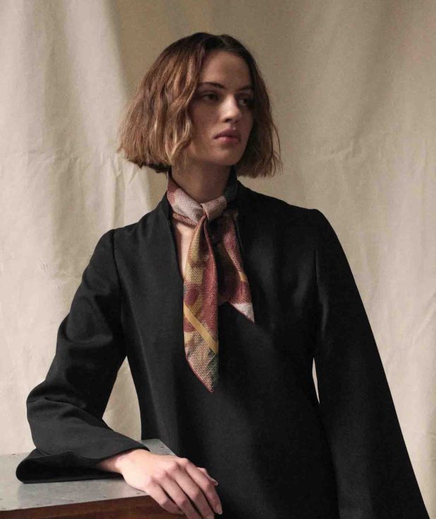 Light_Dusty_Bloom_Scarf-Light-TN240257-Bordeaux-1